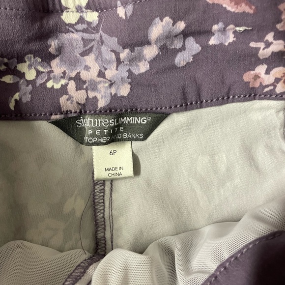 Purple capris with a floral print scalloped at bottom of the capris size 6P - Picture 4 of 4